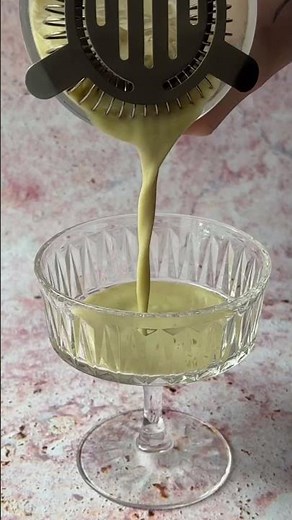 This pistachio martini is a dessert cocktail in disguise #delicious #pistachio #cocktail