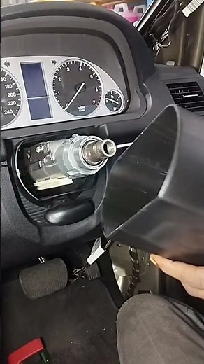 Mercedes Benz ! How to Remove clock springs #how #tecnician #mercedesbenz #carmaintenace #mechanic