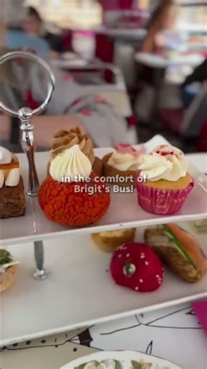 AFTERNOON TEA TOUR ROUND LONDON 🚌#londonartscene #londoneye #londoncity