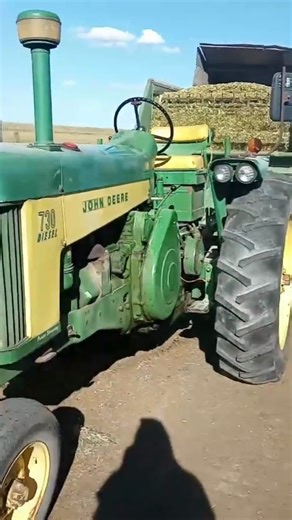 Unloading Silage with the 730