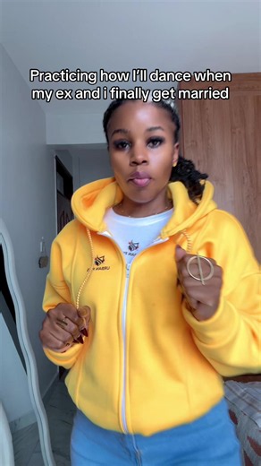 Posting on behalf of those who still love their exes😹 Hoodie from @Urban Fits #kemmy_turu