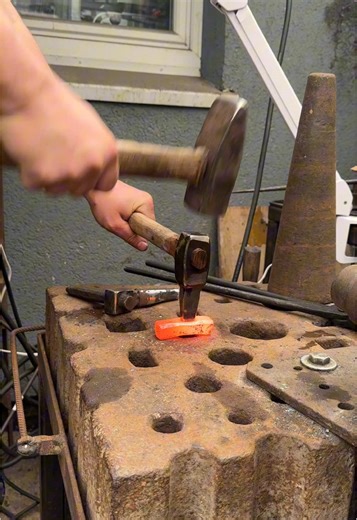 Japanischer Hundekopfhammer schmieden: Ein Guide