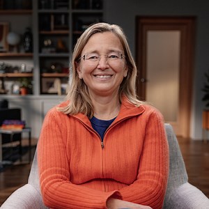 Bestselling author Kim Scott’s breakthrough approach has helped forward-thinking executives across the globe realize the value and potential of honest feedback. Now she’s coaching you through her acclaimed Radical Candor® method and helping you workshop your way to giving and getting transformational feedback—the good, the bad, and the difficult—to build stronger relationships at work and at home. Enrollment ends soon. Claim your spot today. https://mstr.cl/40bo4mn | MasterClass