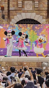 #FirstLook 🎉 Get your best party moves ready for the “Disney Friends Live: Party at the Castle!” 💃🏻 This electrifying concert will jazz up the day-to-night party alongside the star-studded Disney Friends. Feel the party fever like never before✨! Get ready to sing and dance with your favorite Disney Friends at The Most Magical Party of All from June 28🎈! https://x.hkdl.hk/e/W#HKDisneyland #HKDL20Party #TheMostMagicalPartyofAll #HKDisneyland ======================= 💕📣Magical Reminder: Guests