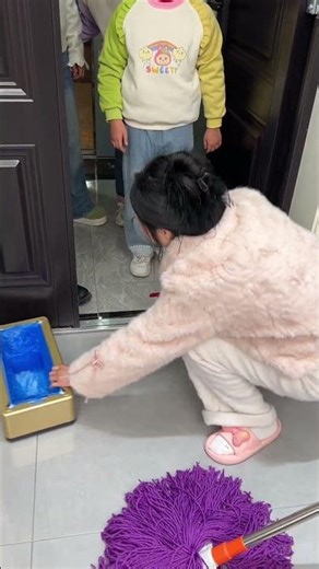 Cool Items! Clean shoe covers, a cleaning miracle! 🥰 #Funnyfamilygames #SmartHome