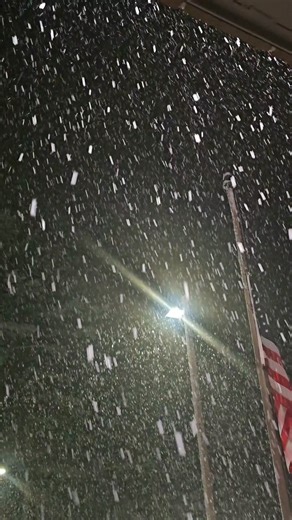 7.1K views · 92 reactions | 9:15pm: Here is a look outside our office at Upton, NY a short time ago with heavy snowfall including large aggregates. | US National Weather Service New York NY | Facebook