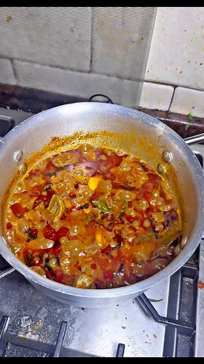 1M views · 23K reactions | Sri Lankan Muslim style Beef Curry.!數襤 #holidaycooking #holidayrecipes #BeefCurry #SriLankanFood #EasyRecipes #ComfortFood #FlavorBomb #SriLankanMuslimCuisine #HomeCooking #DinnerGoals #CurryLover #IslandFood #arshadwox | Arshad wox | Facebook