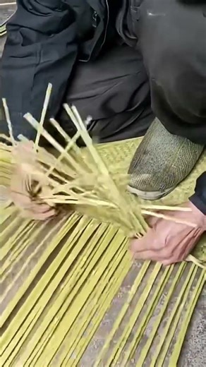 Proper carpet weaving process with strong and even structure