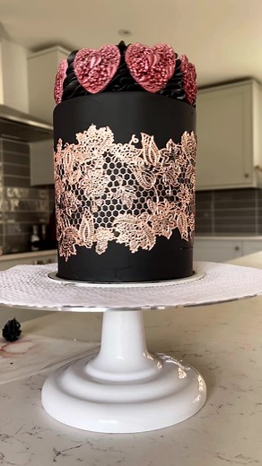 Beautiful Valentine’s Cake with Cake Lace by @4CakesSake