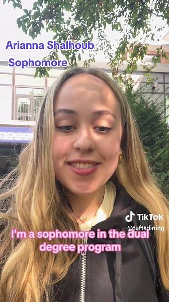Meet Arianna, a sophomore on the Tufts Dining Marketing Team! 💖🐘 #feedthejumbos #tufts #tuftsuniversity
