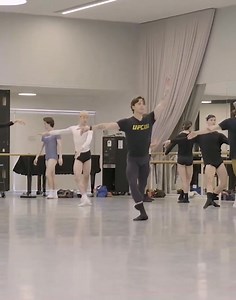 Tarde de piruetas con bailarines del Australian Ballet. Impresionante Joseph Caley, bailarín Principal. Fuente: ausballet | Ballet del Occidente