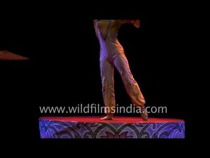 Yangko dance from China - show of stunning flexibility