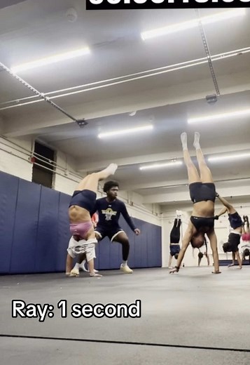 TRY NOT TO LAUGH CHALLENGE DURING HANDSTAND COMPETITION!👀👀 @UConnCalisthenics @katie #fyp #calisthenics #college #handstand #funny