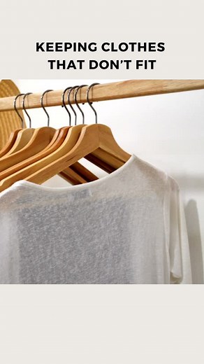 👚 Get rid of clothing that makes you feel guilty, stressed, or anxious! 👗 📢 Unworn clothing screams at you every time you open your closet: “When will you wear me again?” “Why did you even buy me?” “Do you even look good in yellow?” “Do you fit in me yet?” …etc, etc, etc!!! Those thoughts can be exhausting when you face them every day, right? 🥴 It’s time to ditch those clothes and stop the negative thoughts. Because you are worth more than anything in your closet. ❤️ ⭐️ Does your closet need