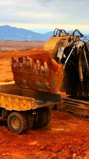 Tank Tentara Indonesia, Truk Pasir dan Excavator #tank #trukoleng #trukpasir