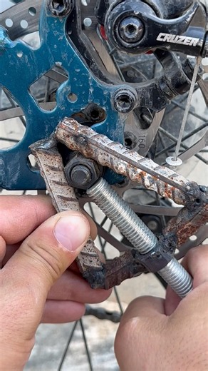 Homemade Rebar Tool Makes Motorcycle Axle Nut Removal Easy ⭐