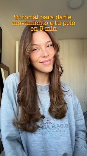 Cómo dar movimiento al cabello liso