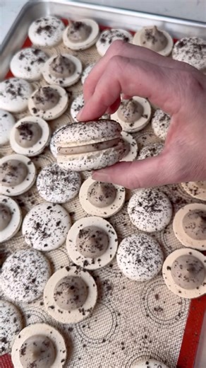 Cookies and Cream Macarons