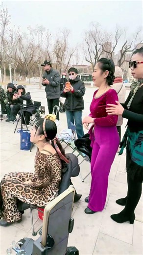 #HoldBackYourLaughter #dance #magicperformance #funny #chinesedancer #talent #dance #chineseclass...