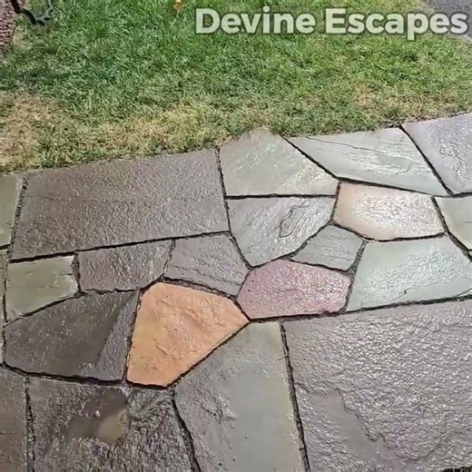 Irregular flagstone with square cut stones and some of the cut stones are bendy #gardenart