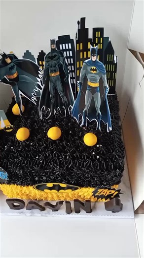 How to Make a Batman Birthday Cake | TianBee Kitchen