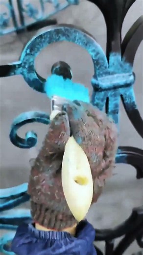 Pro painter secret technique, turn plain iron fence into vintage art