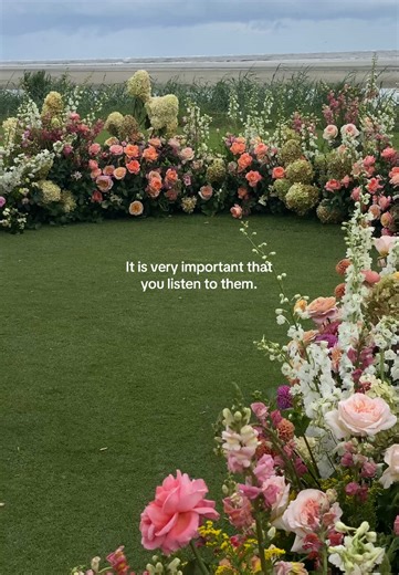 Here to make your wedding flower dreams come true 💫💫 #weddingflowers #charlestonbride #charleston #floraldesign #scflorist