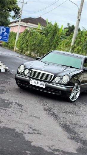 Dijual: Mercedes Benz W210 E230 AT 1996 Berkelas
