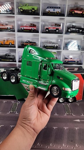 El primer regalo que me hiso un seguidor ahora gran amigo este PETERBILT DE MEXICO #hotwheels #matchbox #diecast #trending #trend #toys #collection #collectors #collectibles #fy #foryou #foryoupage #matchbox #tomytec #tomica #autoworld #greenlight #M2machine | Mv2wheeloffroad