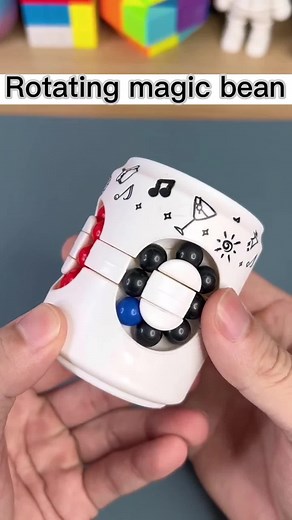 Rotating Magic Bean Toy for Decompression and Fun