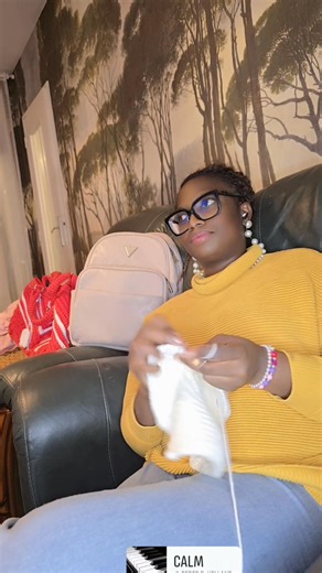 Tellement à l'aise avec un crochet entre les doigts. Soyons magnifique en crochet! Bon week-end à tous 🥰😍🥰🥰 #crochetfrance #reel #handmade #crochet #france | Kadidiatou Sidibe