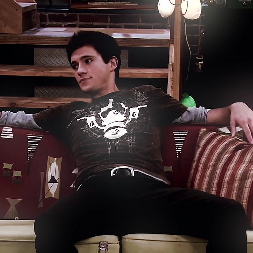 Griffin Icarly Kiss Scene Revealed