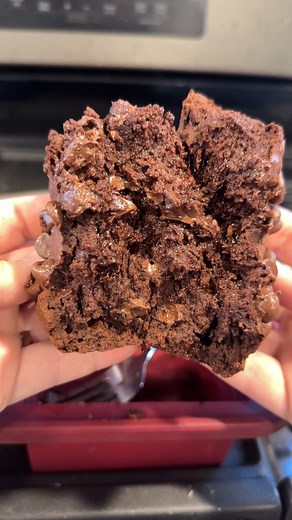 Fudgy brownies on demand? Yes please 🍫 Comment FROM SCRATCH to get a DM with the link to my cookbook! Brownie Mix 🍫 1 1/2 cup flour 2 1/4 cups cocoa powder 3 3/4 cup white sugar 1 1/2 tsp salt To bake: add 2 1/2 cups dry mix, 2 eggs, 10 tbsp melted butter, 1 tbsp vanilla This label & several others are in my shop 🫶🏻 https://livingplanetfriendly.com/shop/ Order my cookbook: https://found.us/products/6602b95d018534975a1757ca?code=livingplanetfriendly #FromScratch #HomemadeBrownies #BakingFromS