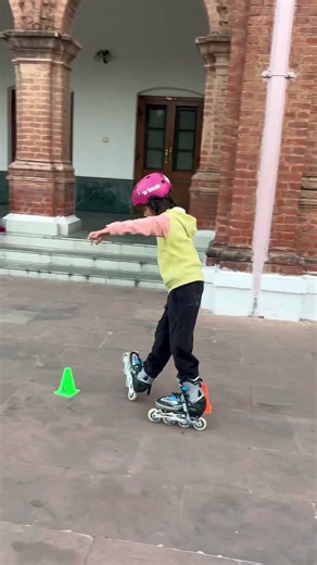 Cute skate girl #skating #trending #shorts #viralvideo #youtubeshorts #skater #stunt #explore #fun