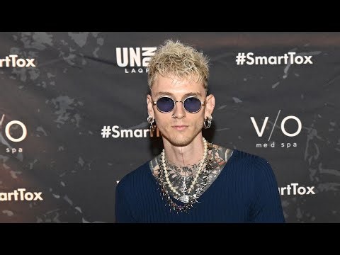 Zu krass? Machine Gun Kelly schockt mit schwarzem Oberkörper