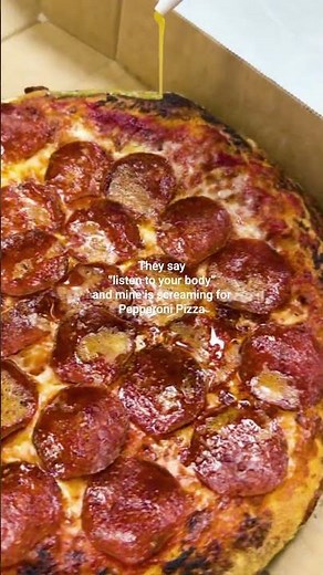 This Best Pepperoni Pizza Will Distract You🍕 #pepperonipizza #pizzawalasinlasvegas #pizzainlasvegas