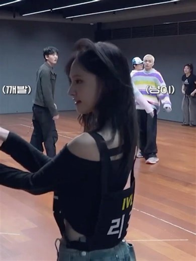 Liz’s vibe in BANG BANG practice is perfect! #liz #리즈 #김지원 #金志垣 #ive #아이브 #bangbang