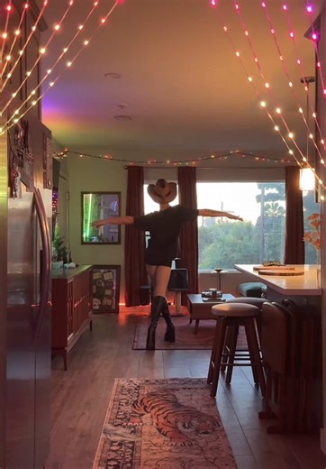 Runway Practice Tips for Aspiring Models