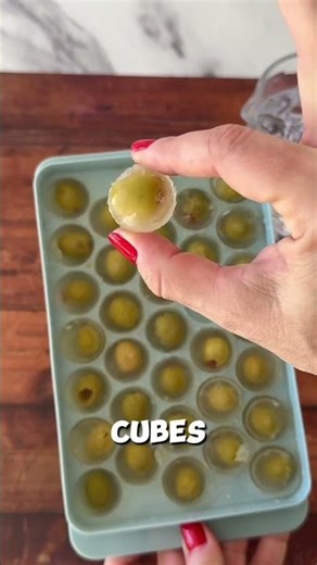 You’ve gotta make this viral dirty martini Olive ice cube hack! #easyrecipe #cocktails #mixology
