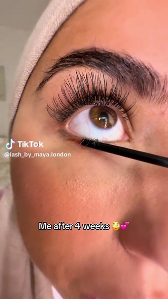 Transform Your Lashes: 4 Weeks with Lash Serum