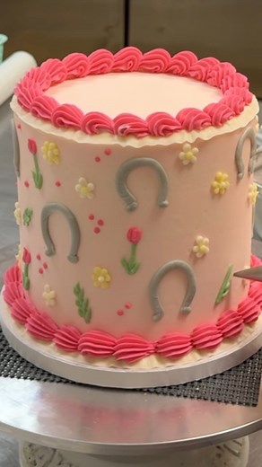 2.3K views · 49 reactions | Do we know what a haystack is or no? #bakerylife #Ohio #ohiobakery #smallbusinesstips #smallbusinessowner #fypシ゚ #cakedecorating | Cup Cake Art | Facebook