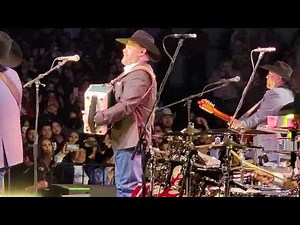 Intocable - Tu Soledad Y La Mía - En Vivo