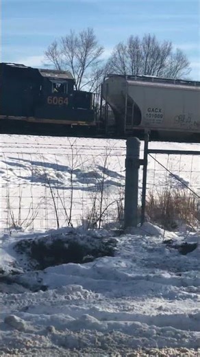 CSX Loco @ North Cincy Hub #train #shorts #rail #railfan #railway #youtubeshorts #trainspotting #csx