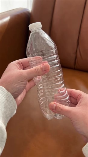 DIY water vapor experiment 💧 What you need: 🌫️ Water bottle 🌫️ Isopropyl Alcohol That’s it! Who else is trying this at home? ⬇️