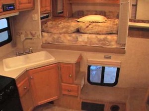 2005 Artic Fox 860 Truck camper