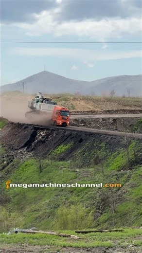 Heavy Haul In Action! #automobile #miningequipment #xcavator #miningmachines