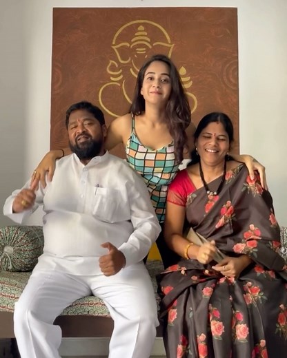 దీప్తి సునైన 🇮🇳 on Instagram: "I am laughing while writing this caption! Want to know why? Find out in this video where I play the Colgate Active Salt Family Gyannam.Also, do let me know who in your family secretly dances to Uppin Gyannam #CASFamilyGyanam @colgatein #UppinGyanam #colgateactivesalt"
