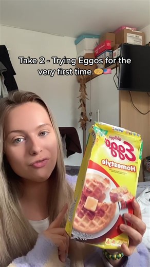 Trying Eggos for the First Time | Toasted Waffles with Butter Review