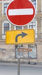 😄 Ko nozīmē tie bleķīši uz tā staba? Un tas stabs ar bleķīšiem uzstādīts tieši tur, kur gājējs paliek bez zobiem! Seko mums, spied Follow! | TV raidījums Zebra