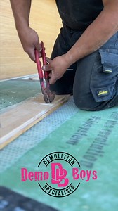 Extraction zone: SECURE. ✊ ✅ Get a grip on your job with our, easy-to-use Nail Puller Pliers! https://bit.ly/3JPhXOC 🎥: demoboys/IG | Crescent Tools